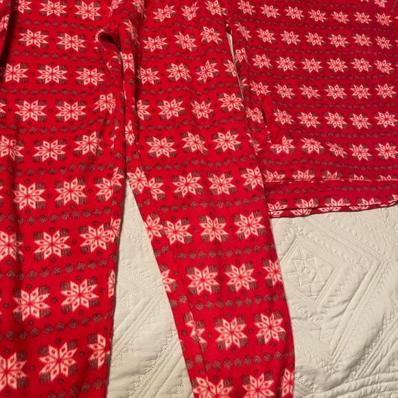 Covington Festive Red Snowflake Pajama Top - Picture 4 of 6